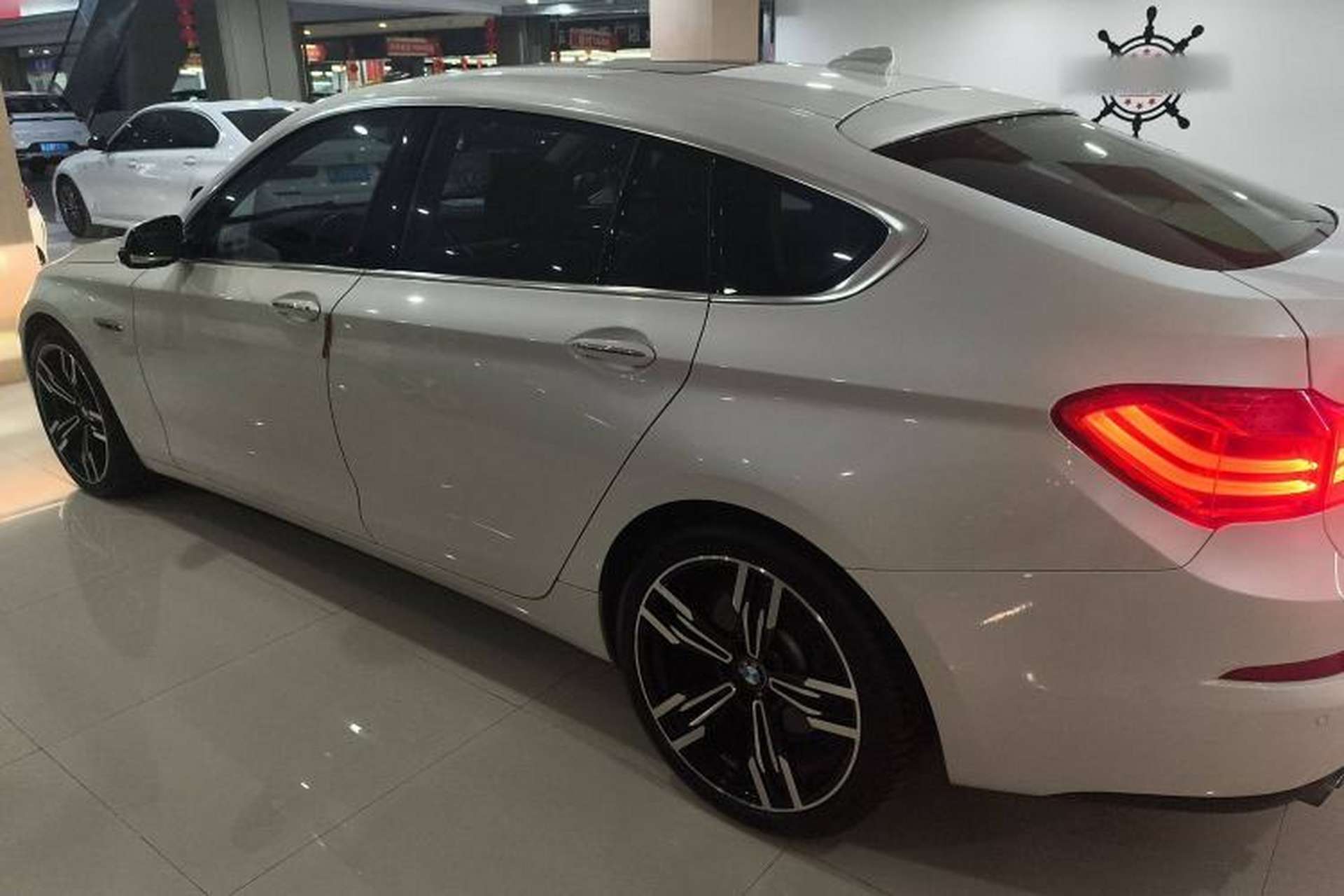 Used BMW 5 Series GT 2017 528i Leading Model Exterior 3