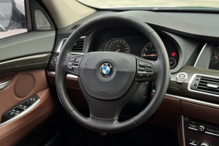 Used BMW 5 Series GT 2017 528i Leading Model Exterior 3