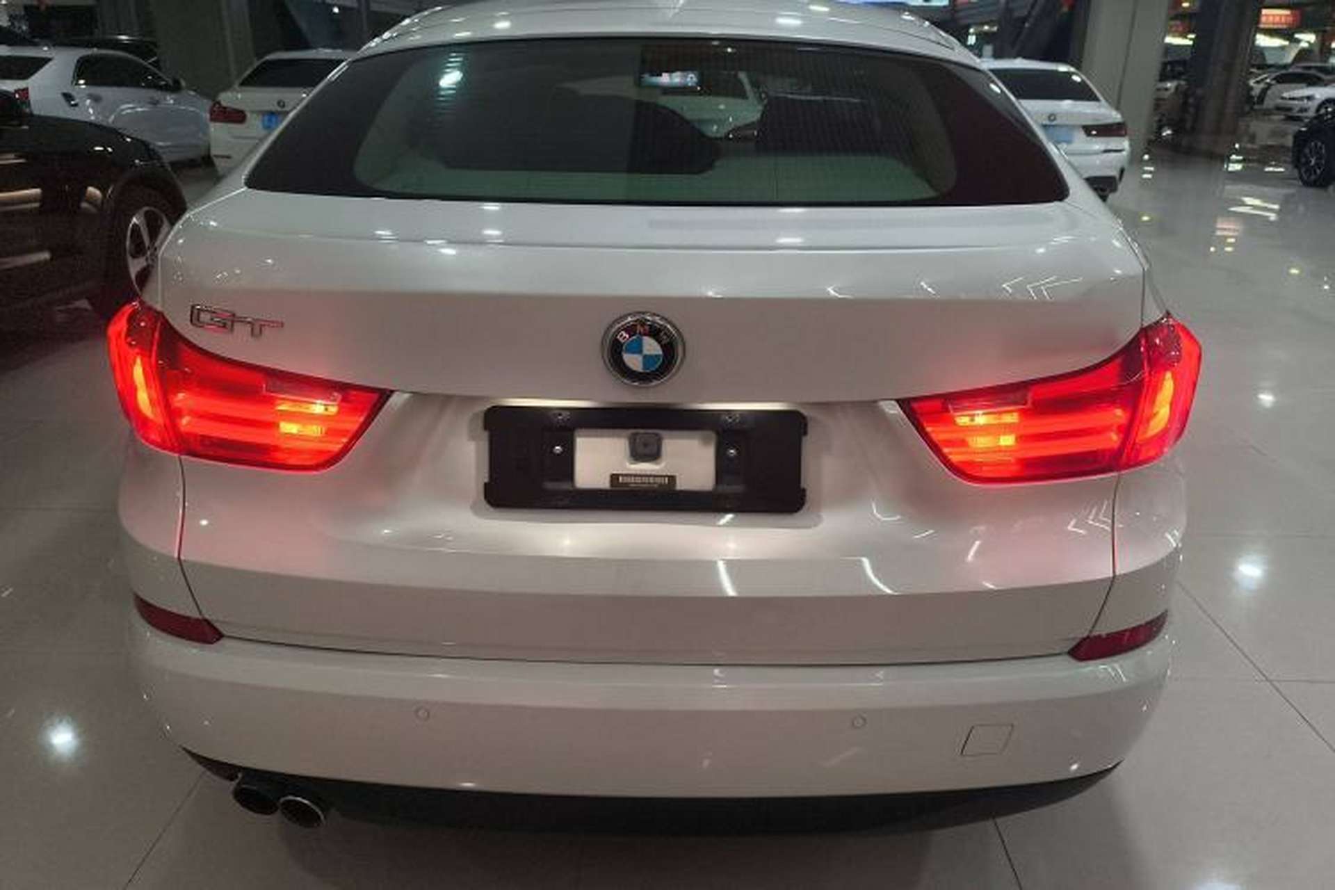 Used BMW 5 Series GT 2017 528i Leading Model Exterior 4
