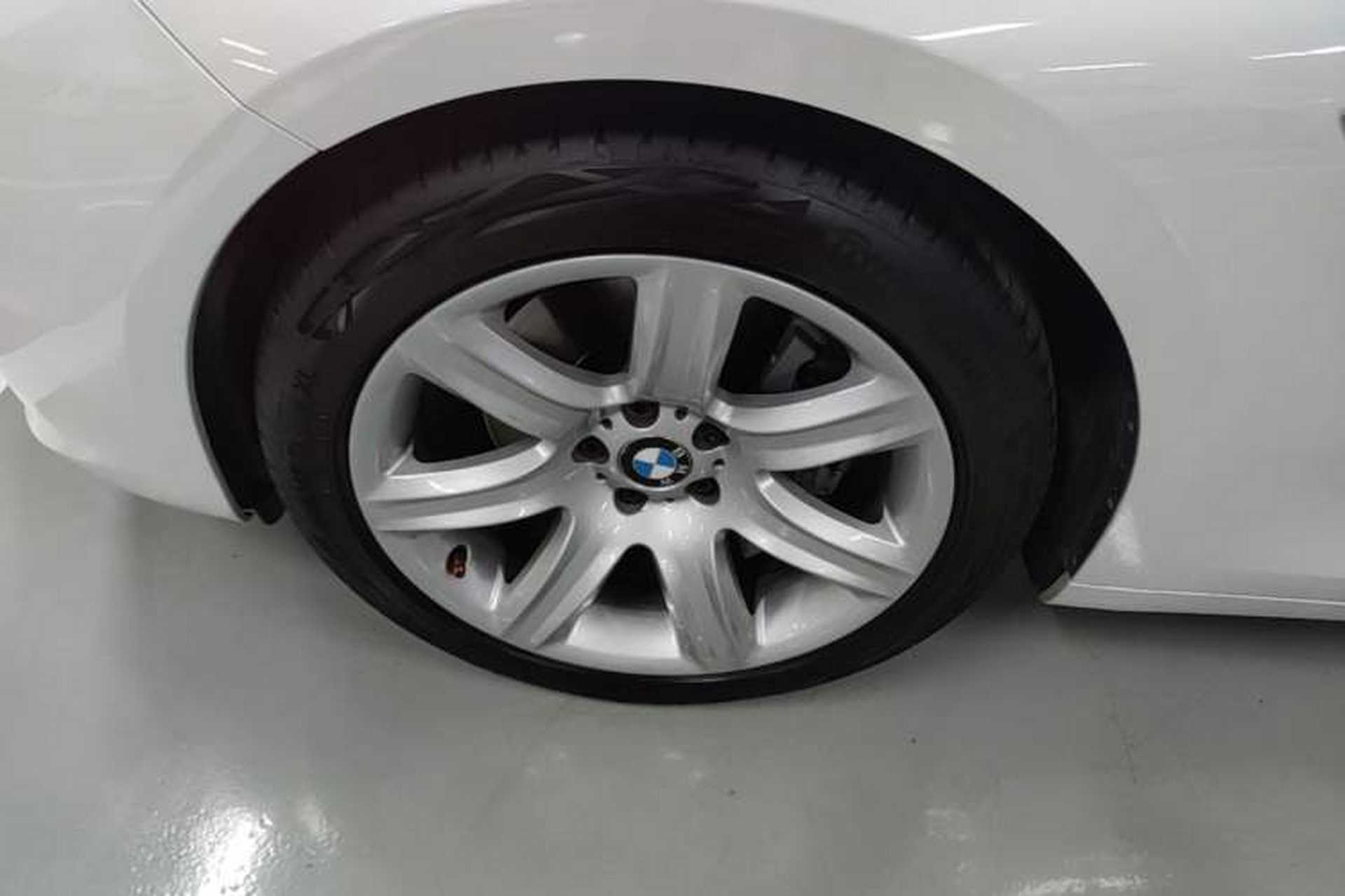 Used BMW 5 Series GT 2017 528i Leading Model Exterior 4