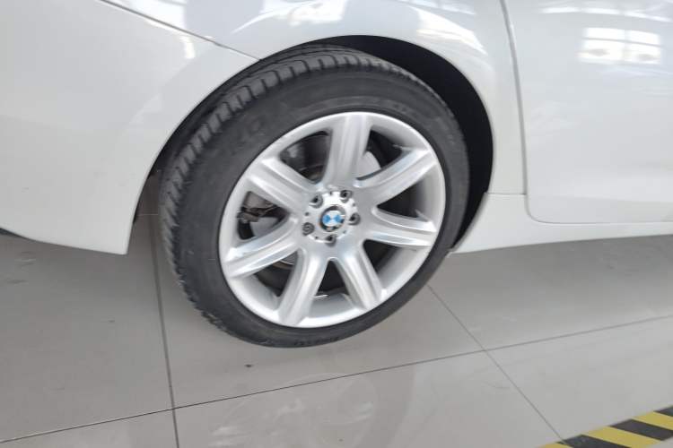 Used BMW 5 Series GT 2017 528i Leading Model Exterior 5