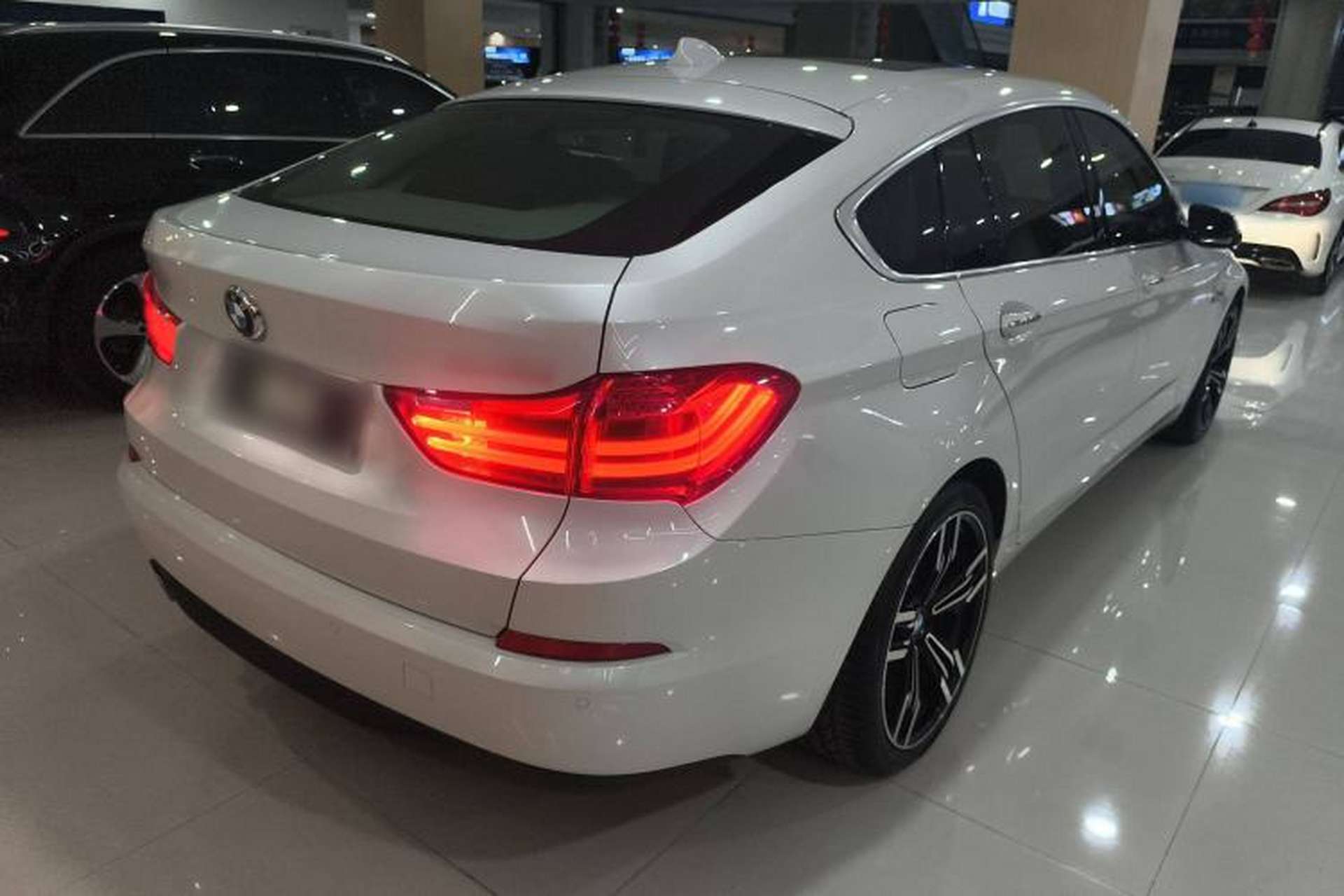 Used BMW 5 Series GT 2017 528i Leading Model Exterior 5