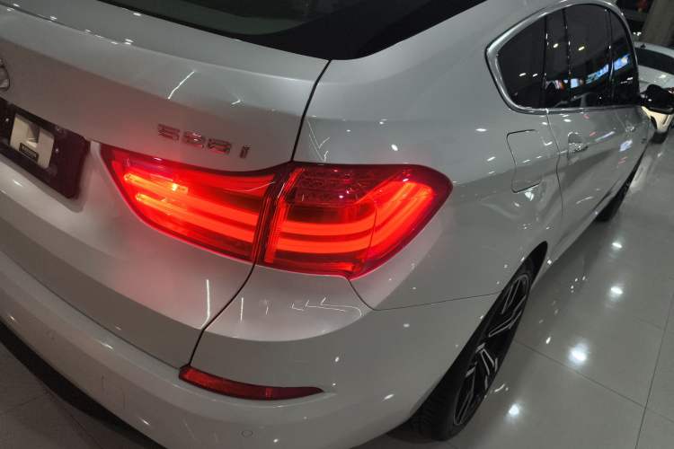 Used BMW 5 Series GT 2017 528i Leading Model Exterior 6