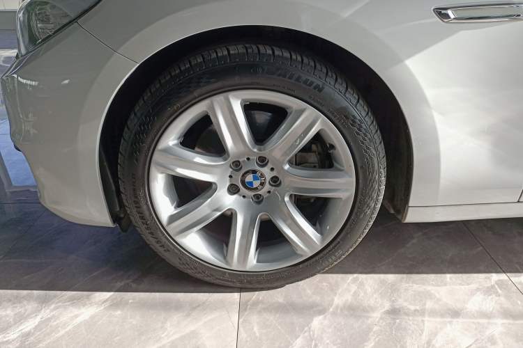 Used BMW 5 Series GT 2017 528i Leading Model Exterior 7