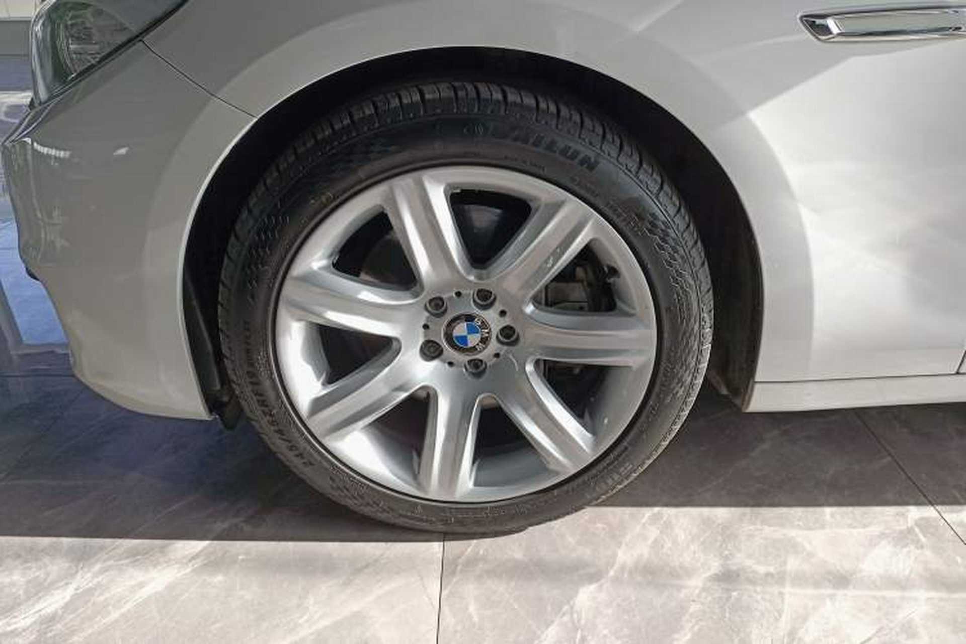 Used BMW 5 Series GT 2017 528i Leading Model Exterior 7
