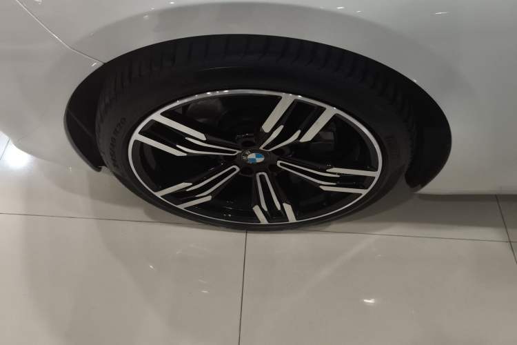 Used BMW 5 Series GT 2017 528i Leading Model Exterior 7