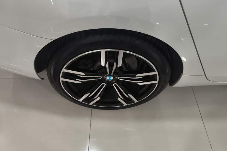 Used BMW 5 Series GT 2017 528i Leading Model Exterior 8