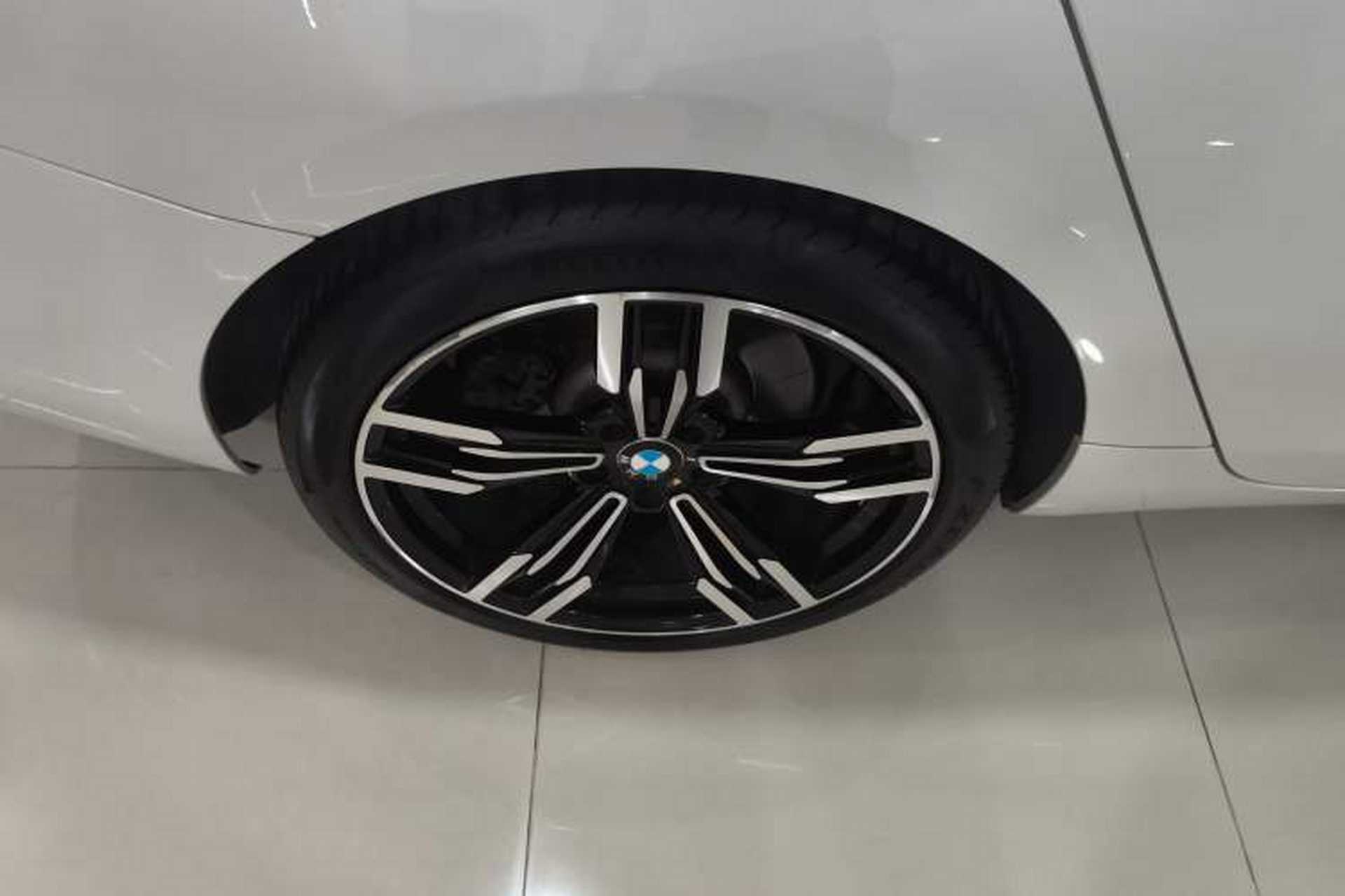 Used BMW 5 Series GT 2017 528i Leading Model Exterior 8