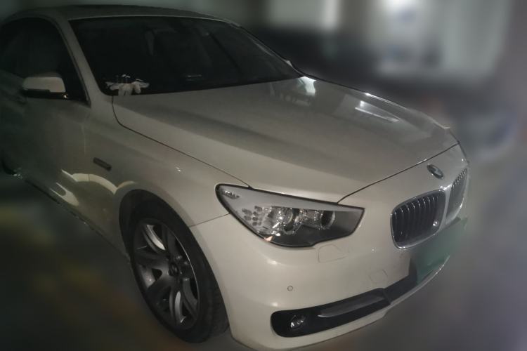 Used BMW 5 Series GT 2017 528i Leading Model Front Right 45 Deg