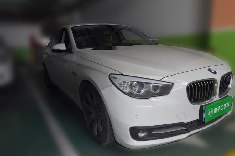 Used BMW 5 Series GT 2017 528i Leading Model Front Right 45 Deg