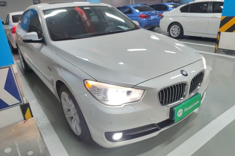 Used BMW 5 Series GT 2017 528i Leading Model Front Right 45 Deg