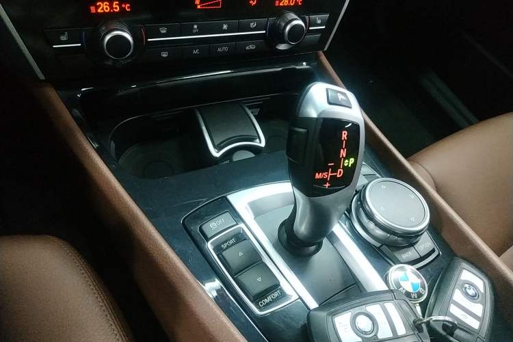 Used BMW 5 Series GT 2017 528i Leading Model Gear Lever
