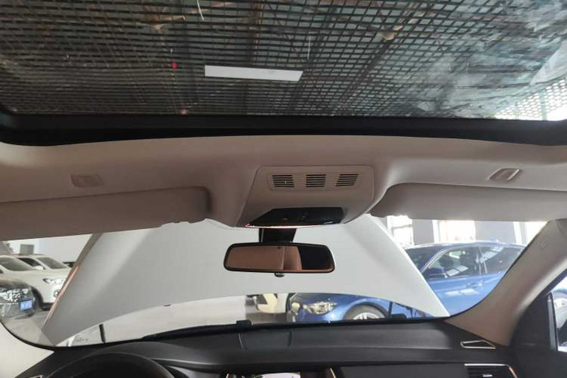 Used BMW 5 Series GT 2017 528i Leading Model Headliner