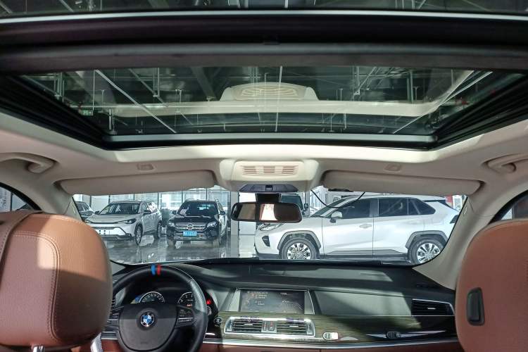 Used BMW 5 Series GT 2017 528i Leading Model Headliner