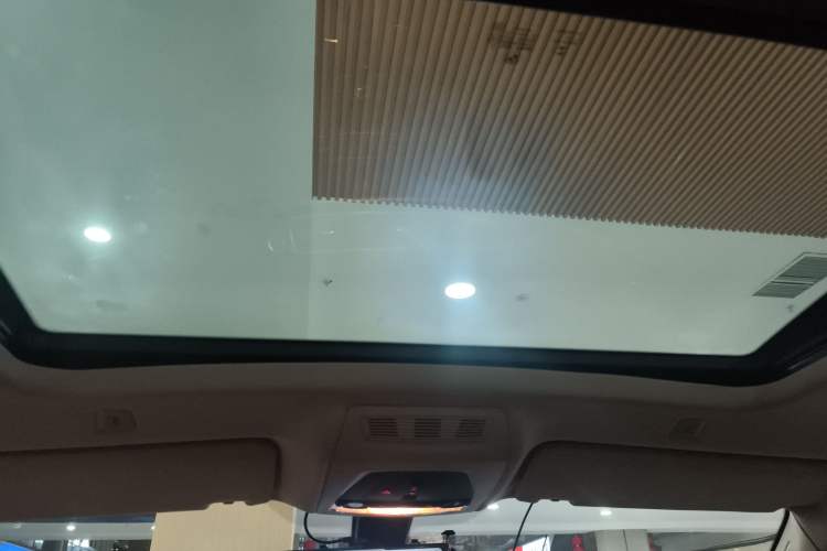 Used BMW 5 Series GT 2017 528i Leading Model Headliner