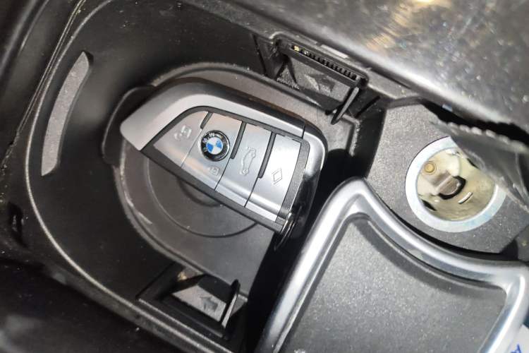 Used BMW 5 Series GT 2017 528i Leading Model Interior 1