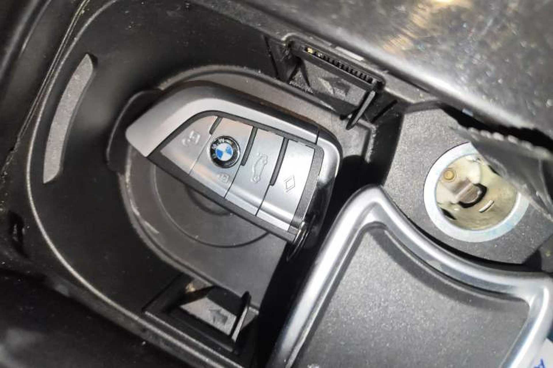 Used BMW 5 Series GT 2017 528i Leading Model Interior 1