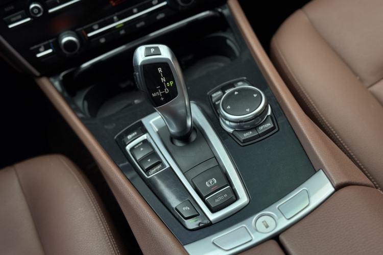 Used BMW 5 Series GT 2017 528i Leading Model Interior 11