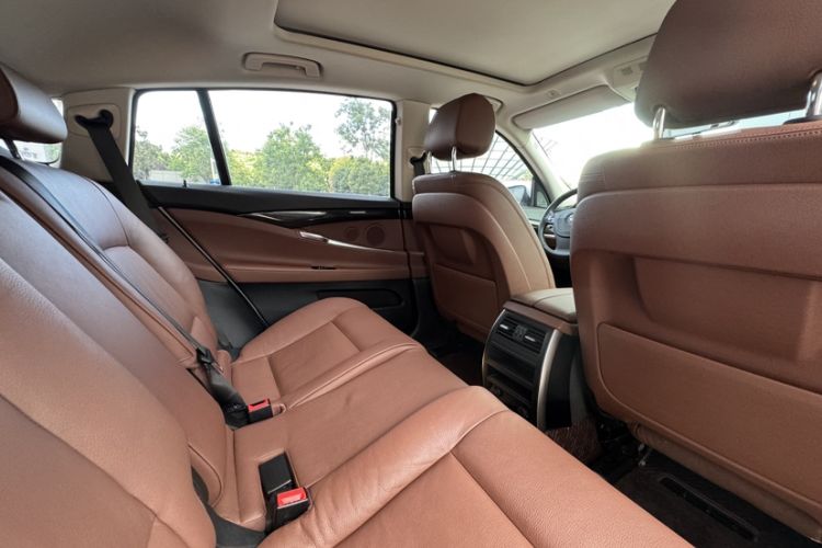 Used BMW 5 Series GT 2017 528i Leading Model Interior 13