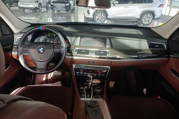 Used BMW 5 Series GT 2017 528i Leading Model Interior 2