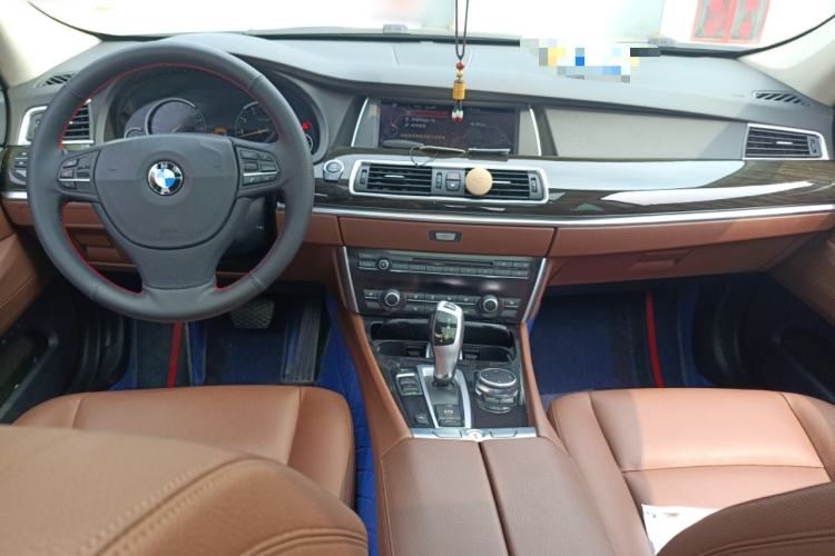 Used BMW 5 Series GT 2017 528i Leading Model Interior 2