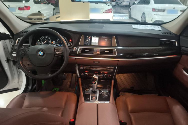 Used BMW 5 Series GT 2017 528i Leading Model Interior 2
