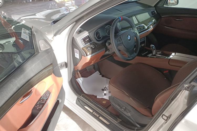 Used BMW 5 Series GT 2017 528i Leading Model Interior 3