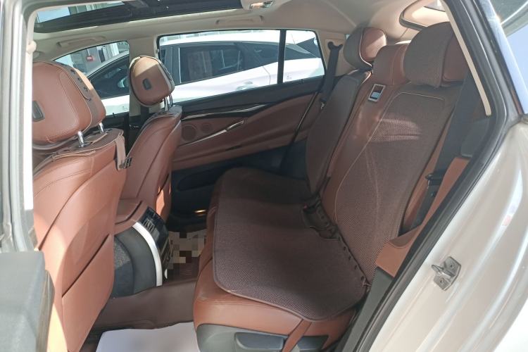 Used BMW 5 Series GT 2017 528i Leading Model Interior 4
