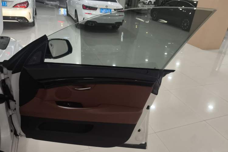 Used BMW 5 Series GT 2017 528i Leading Model Interior 5