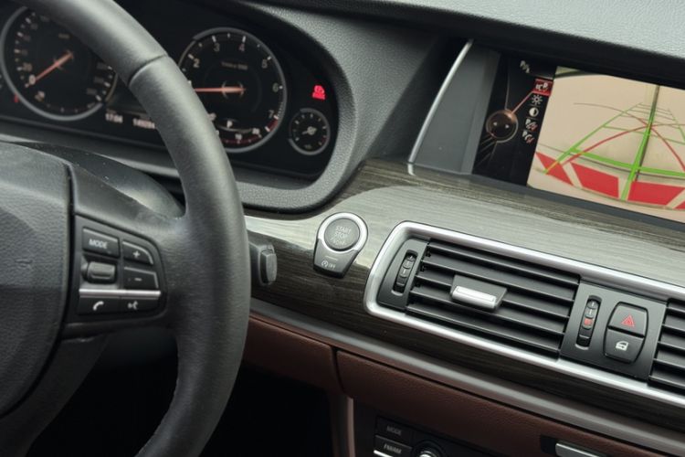 Used BMW 5 Series GT 2017 528i Leading Model Interior 5