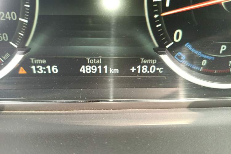 Used BMW 5 Series GT 2017 528i Leading Model Odometer Close Up