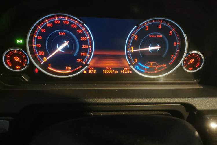 Used BMW 5 Series GT 2017 528i Leading Model Odometer Close Up
