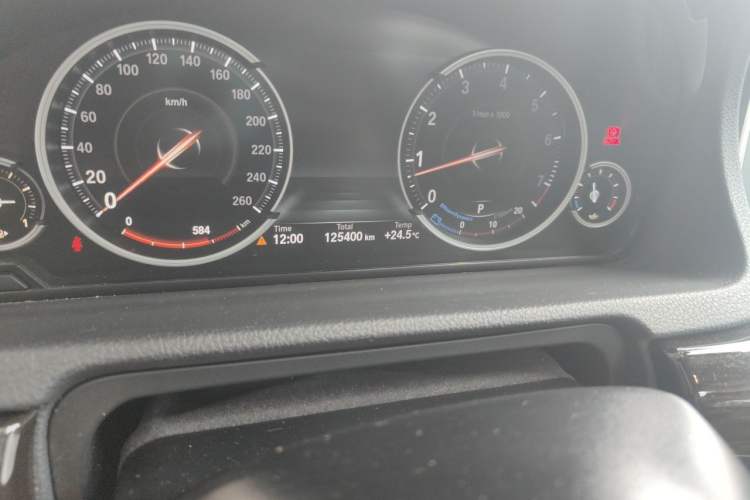 Used BMW 5 Series GT 2017 528i Leading Model Odometer Close Up