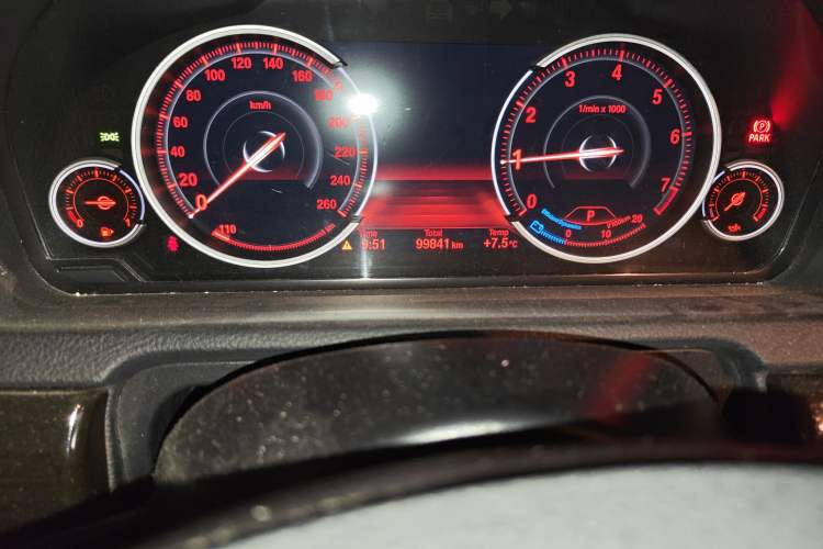 Used BMW 5 Series GT 2017 528i Leading Model Odometer Close Up