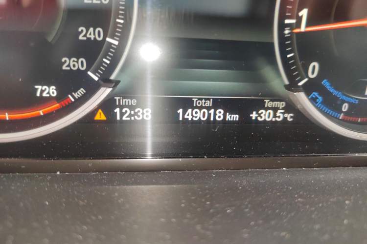 Used BMW 5 Series GT 2017 528i Leading Model Odometer Close Up