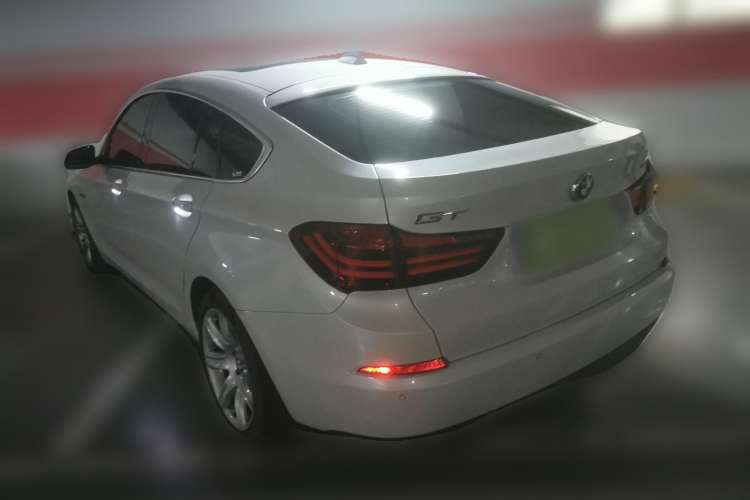 Used BMW 5 Series GT 2017 528i Leading Model Rear Left 45 Deg
