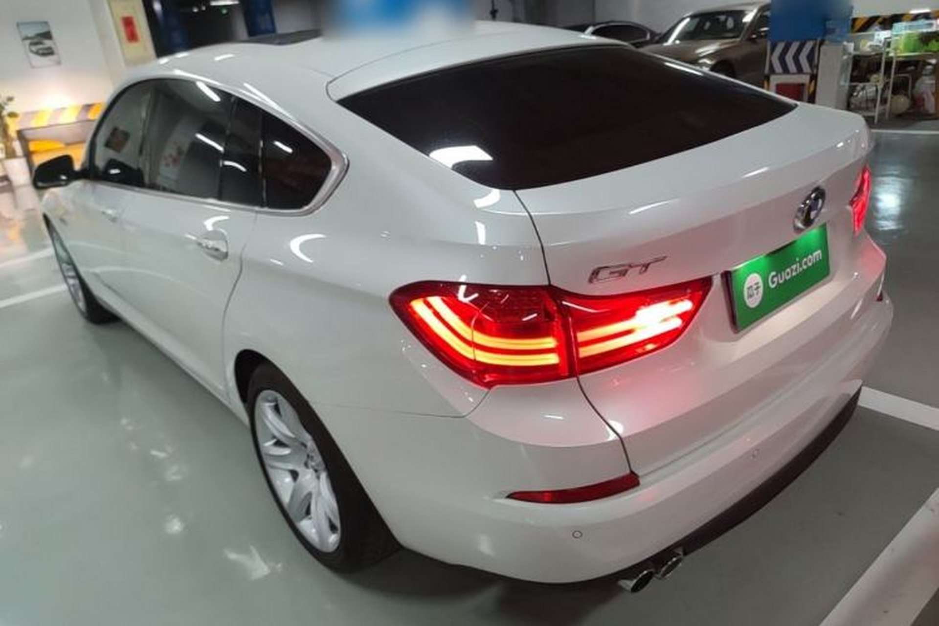 Used BMW 5 Series GT 2017 528i Leading Model Rear Left 45 Deg