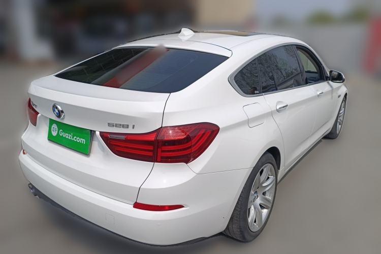 Used BMW 5 Series GT 2017 528i Leading Model Rear Right 45 Deg