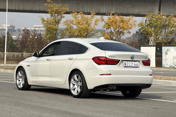 Used BMW 5 Series GT 2017 528i Leading Model Rear Right 45 Deg