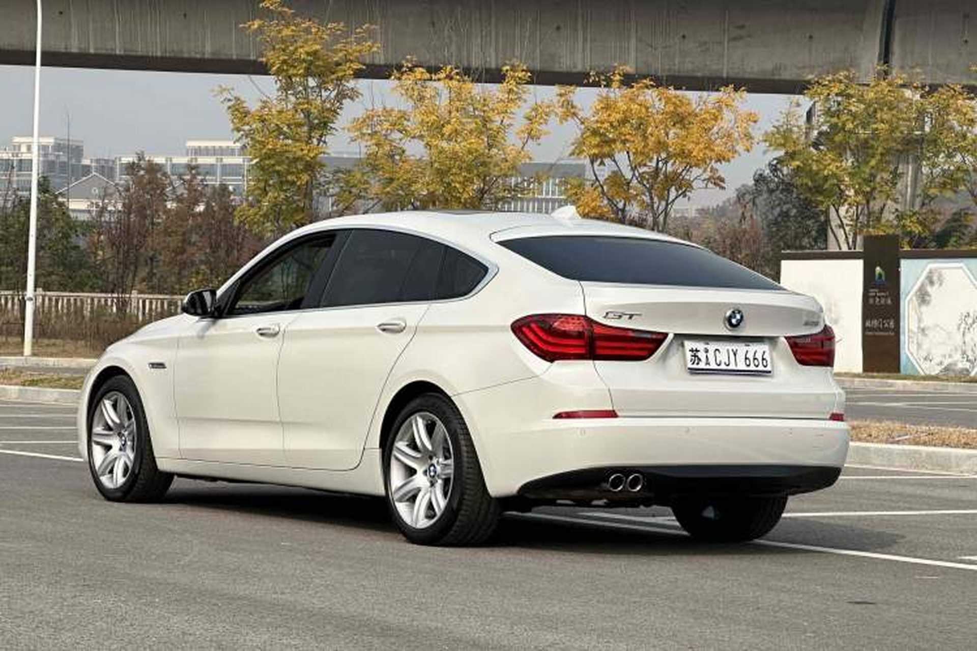 Used BMW 5 Series GT 2017 528i Leading Model Rear Right 45 Deg
