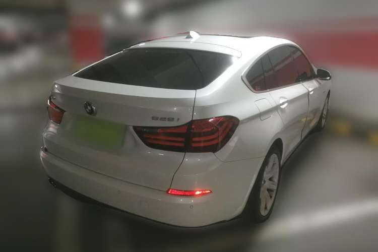 Used BMW 5 Series GT 2017 528i Leading Model Rear Right 45 Deg