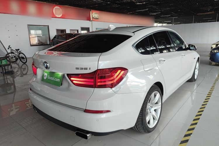 Used BMW 5 Series GT 2017 528i Leading Model Rear Right 45 Deg