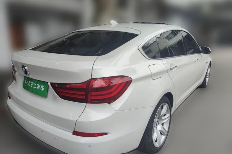 Used BMW 5 Series GT 2017 528i Leading Model Rear Right 45 Deg