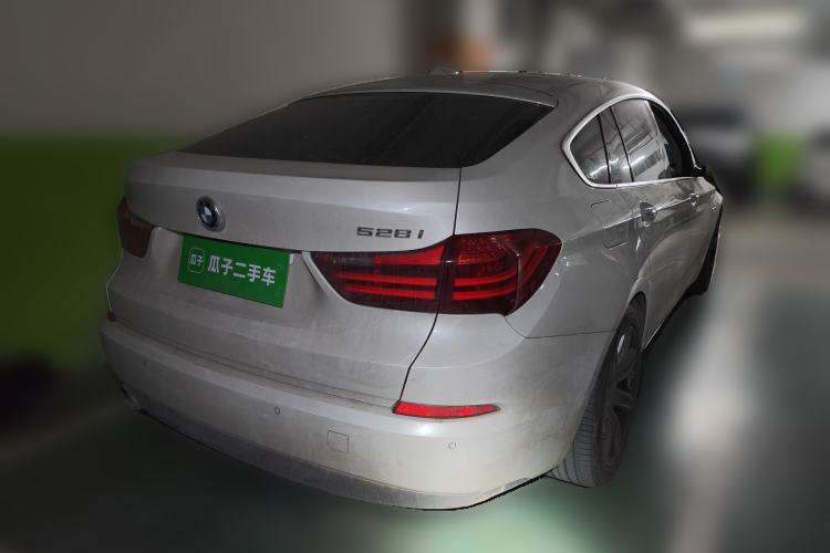 Used BMW 5 Series GT 2017 528i Leading Model Rear Right 45 Deg