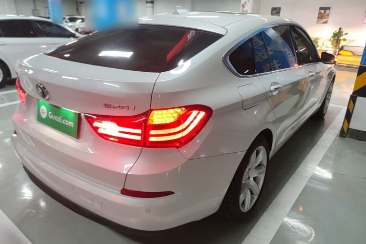 Used BMW 5 Series GT 2017 528i Leading Model Rear Right 45 Deg