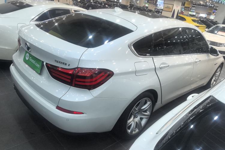 Used BMW 5 Series GT 2017 528i Leading Model Rear Right 45 Deg