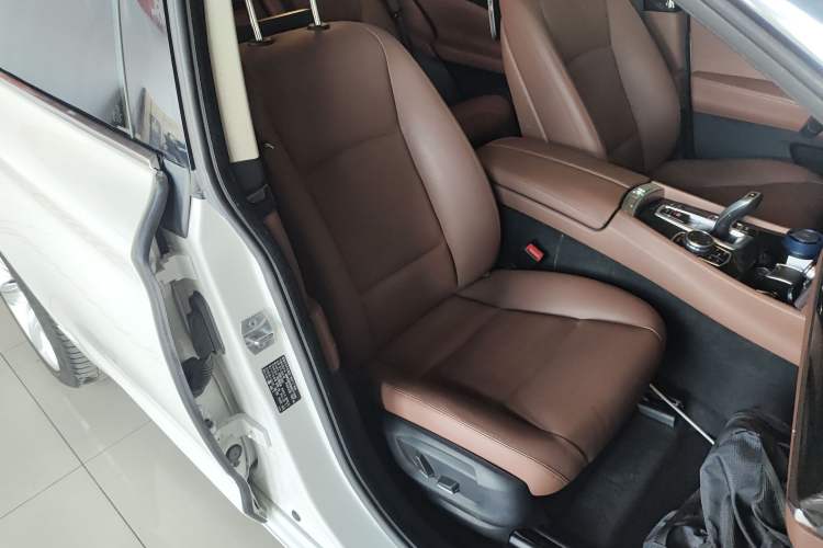 Used BMW 5 Series GT 2017 528i Leading Model Right Front Seat