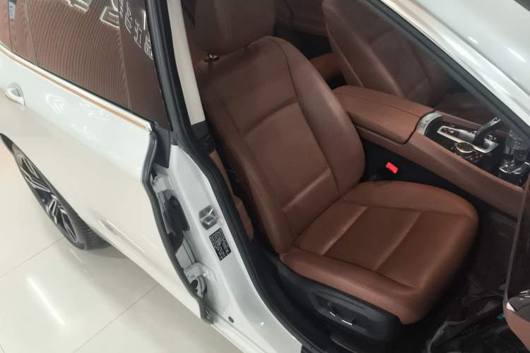 Used BMW 5 Series GT 2017 528i Leading Model Right Front Seat