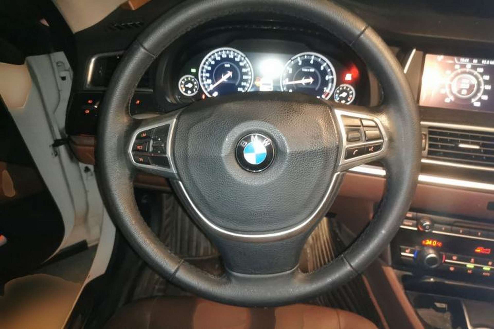 Used BMW 5 Series GT 2017 528i Leading Model Steering Wheel