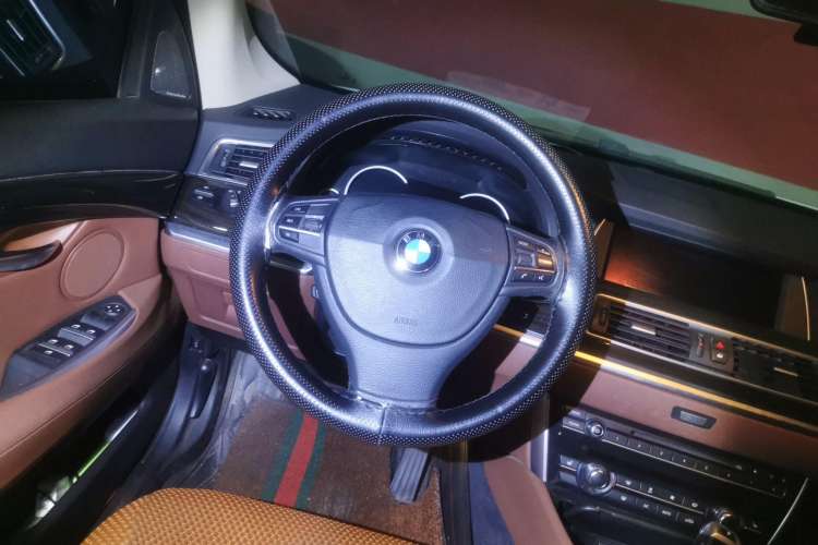 Used BMW 5 Series GT 2017 528i Leading Model Steering Wheel
